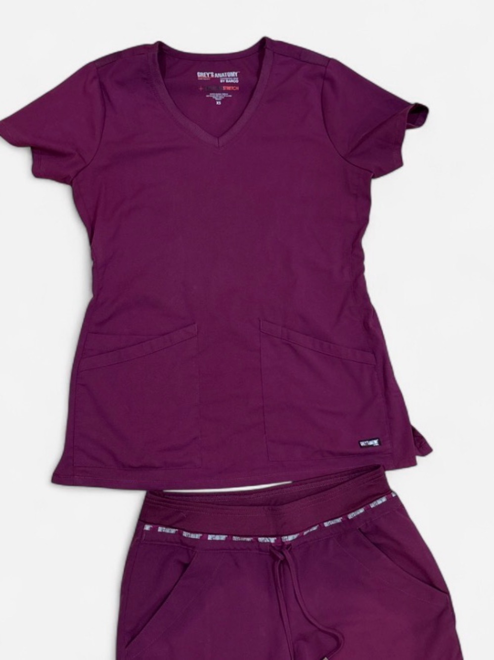 Women's V-Neck Scrub Set. Burgundy Color. Pants: XSP Top: XS